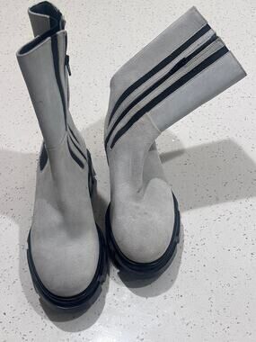 Women’s sz8.5 Suede boots